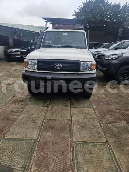 Big with watermark toyota pickup conakry conakry 9803