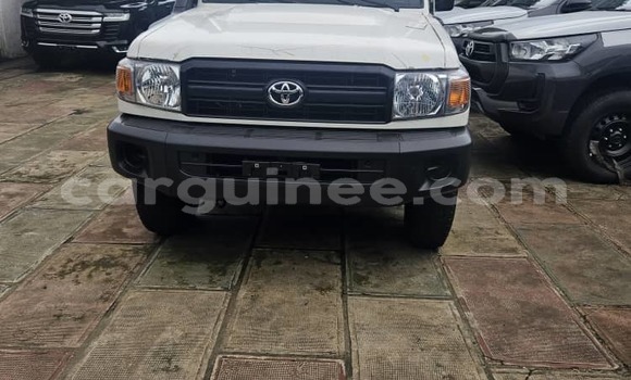 Buy New Toyota Pickup White Car in Conakry in Conakry Buy New Toyota Pickup White Car in Conakry in Conakry
