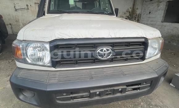 Acheter Neuf Voiture Toyota Pickup Blanc à Conakry, Conakry Acheter Neuf Voiture Toyota Pickup Blanc à Conakry, Conakry