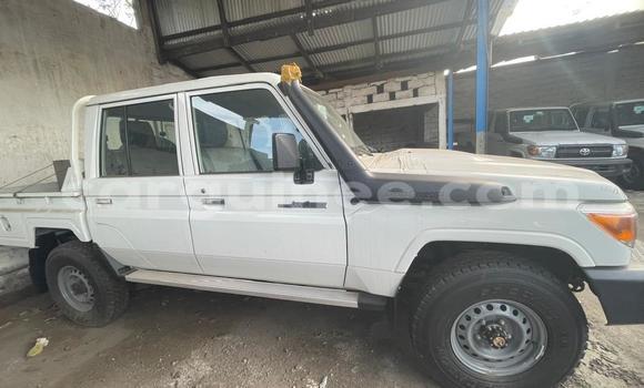 Buy New Toyota Pickup White Car in Conakry in Conakry Buy New Toyota Pickup White Car in Conakry in Conakry