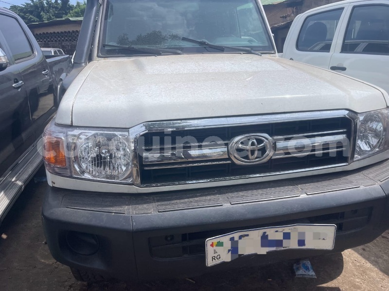 Big with watermark toyota pickup conakry conakry 9810