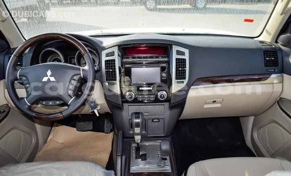 Acheter Import Voiture Mitsubishi Pajero Blanc à Import - Dubai, Conakry Acheter Import Voiture Mitsubishi Pajero Blanc à Import - Dubai, Conakry