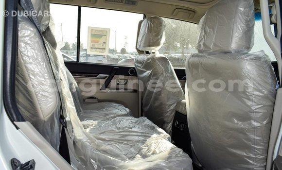 Acheter Import Voiture Mitsubishi Pajero Blanc à Import - Dubai, Conakry Acheter Import Voiture Mitsubishi Pajero Blanc à Import - Dubai, Conakry