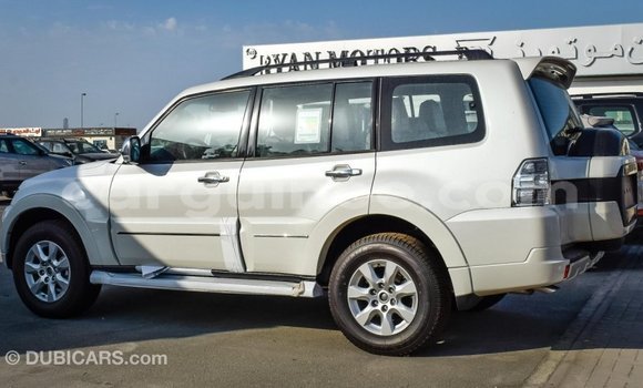 Acheter Import Voiture Mitsubishi Pajero Blanc à Import - Dubai, Conakry Acheter Import Voiture Mitsubishi Pajero Blanc à Import - Dubai, Conakry