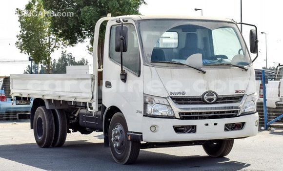 Buy Import Hino 300 Series White Truck in Import - Dubai in Conakry Buy Import Hino 300 Series White Truck in Import - Dubai in Conakry