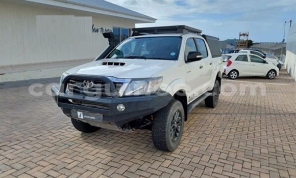 Buy Used Toyota Hilux White Car in Conakry in Conakry Buy Used Toyota Hilux White Car in Conakry in Conakry