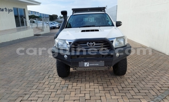 Buy Used Toyota Hilux White Car in Conakry in Conakry Buy Used Toyota Hilux White Car in Conakry in Conakry