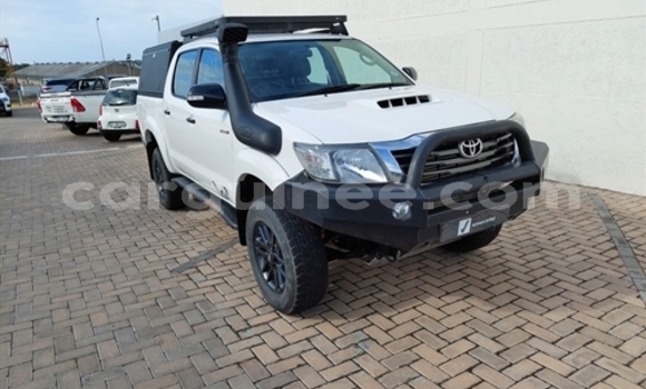 Buy Used Toyota Hilux White Car in Conakry in Conakry Buy Used Toyota Hilux White Car in Conakry in Conakry