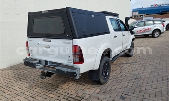 Buy Used Toyota Hilux White Car in Conakry in Conakry Buy Used Toyota Hilux White Car in Conakry in Conakry