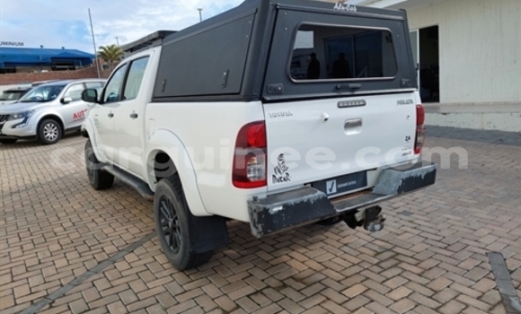 Buy Used Toyota Hilux White Car in Conakry in Conakry Buy Used Toyota Hilux White Car in Conakry in Conakry