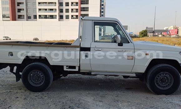 Buy Used Toyota Land Cruiser White Car in Conakry in Conakry Buy Used Toyota Land Cruiser White Car in Conakry in Conakry