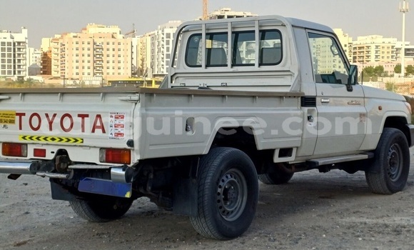 Buy Used Toyota Land Cruiser White Car in Conakry in Conakry Buy Used Toyota Land Cruiser White Car in Conakry in Conakry