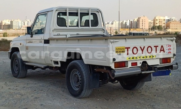 Buy Used Toyota Land Cruiser White Car in Conakry in Conakry Buy Used Toyota Land Cruiser White Car in Conakry in Conakry