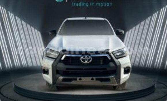 Buy Used Toyota Hilux White Car in Import - Dubai in Conakry Buy Used Toyota Hilux White Car in Import - Dubai in Conakry