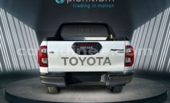 Acheter Occasion Voiture Toyota Hilux Blanc à Import - Dubai, Conakry Acheter Occasion Voiture Toyota Hilux Blanc à Import - Dubai, Conakry