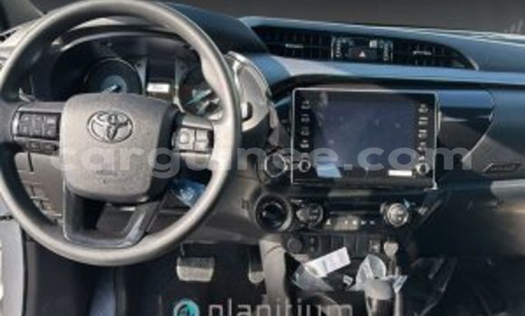 Acheter Occasion Voiture Toyota Hilux Blanc à Import - Dubai, Conakry Acheter Occasion Voiture Toyota Hilux Blanc à Import - Dubai, Conakry