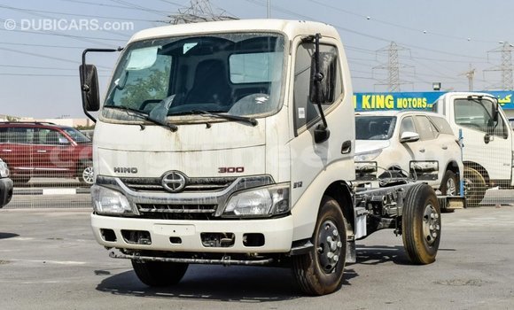 Buy Import Hino 300 Series White Truck in Import - Dubai in Conakry Buy Import Hino 300 Series White Truck in Import - Dubai in Conakry