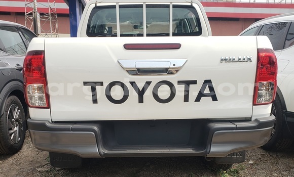 Acheter Neuf Voiture Toyota Hilux Blanc à Conakry, Conakry Acheter Neuf Voiture Toyota Hilux Blanc à Conakry, Conakry