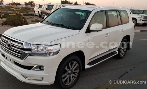 Acheter Import Voiture Toyota Land Cruiser Blanc à Import - Dubai, Conakry Acheter Import Voiture Toyota Land Cruiser Blanc à Import - Dubai, Conakry