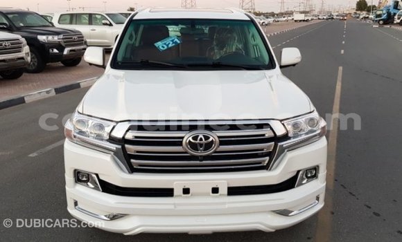 Acheter Import Voiture Toyota Land Cruiser Blanc à Import - Dubai, Conakry Acheter Import Voiture Toyota Land Cruiser Blanc à Import - Dubai, Conakry