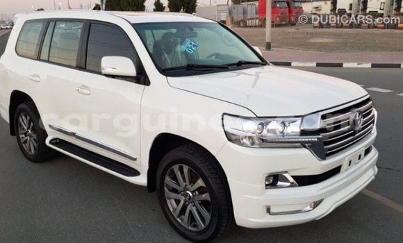 Acheter Import Voiture Toyota Land Cruiser Blanc à Import - Dubai, Conakry Acheter Import Voiture Toyota Land Cruiser Blanc à Import - Dubai, Conakry