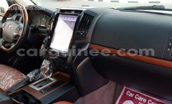 Acheter Import Voiture Toyota Land Cruiser Blanc à Import - Dubai, Conakry Acheter Import Voiture Toyota Land Cruiser Blanc à Import - Dubai, Conakry