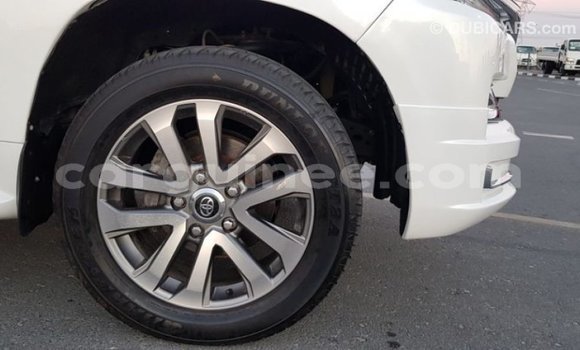 Acheter Import Voiture Toyota Land Cruiser Blanc à Import - Dubai, Conakry Acheter Import Voiture Toyota Land Cruiser Blanc à Import - Dubai, Conakry