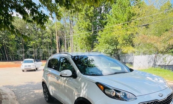 Buy Import Kia Sportage White Car in Conakry in Conakry Buy Import Kia Sportage White Car in Conakry in Conakry