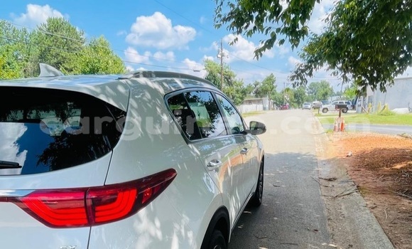 Buy Import Kia Sportage White Car in Conakry in Conakry Buy Import Kia Sportage White Car in Conakry in Conakry