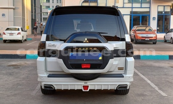 Buy Used Mitsubishi Pajero White Car in Conakry in Conakry Buy Used Mitsubishi Pajero White Car in Conakry in Conakry