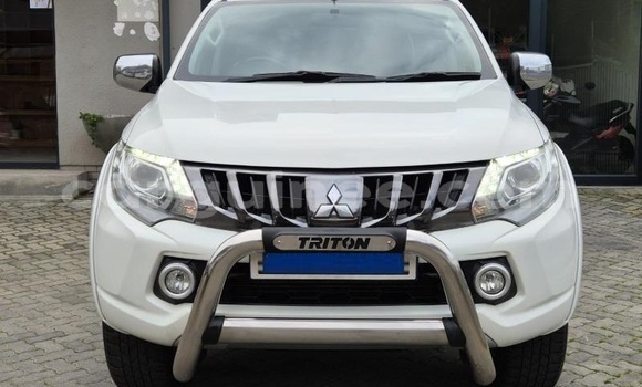 Buy Used Mitsubishi Triton White Car in Conakry in Conakry Buy Used Mitsubishi Triton White Car in Conakry in Conakry