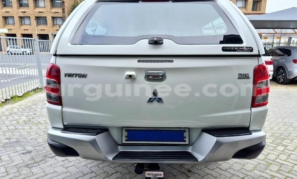 Buy Used Mitsubishi Triton White Car in Conakry in Conakry Buy Used Mitsubishi Triton White Car in Conakry in Conakry