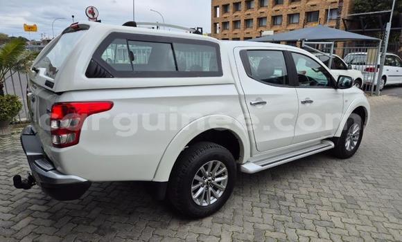 Buy Used Mitsubishi Triton White Car in Conakry in Conakry Buy Used Mitsubishi Triton White Car in Conakry in Conakry
