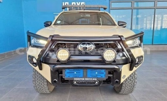Buy Used Toyota Hilux Beige Car in Conakry in Conakry Buy Used Toyota Hilux Beige Car in Conakry in Conakry