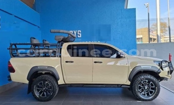 Buy Used Toyota Hilux Beige Car in Conakry in Conakry Buy Used Toyota Hilux Beige Car in Conakry in Conakry