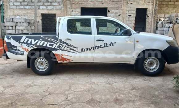 Buy Used Toyota Hilux White Car in Conakry in Conakry Buy Used Toyota Hilux White Car in Conakry in Conakry