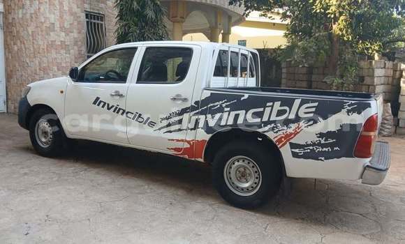 Buy Used Toyota Hilux White Car in Conakry in Conakry Buy Used Toyota Hilux White Car in Conakry in Conakry
