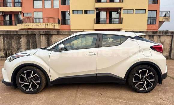 Buy Used Toyota C-HR White Car in Conakry in Conakry Buy Used Toyota C-HR White Car in Conakry in Conakry