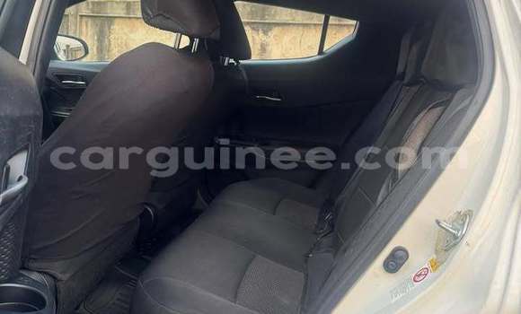 Buy Used Toyota C-HR White Car in Conakry in Conakry Buy Used Toyota C-HR White Car in Conakry in Conakry