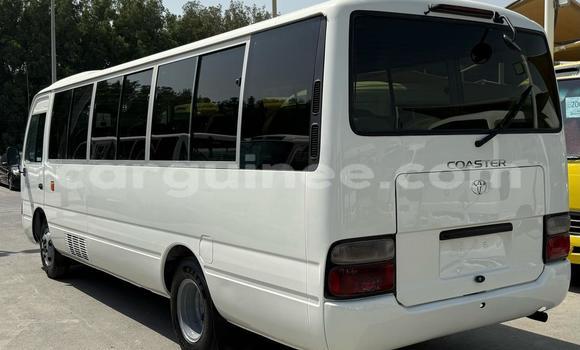Acheter Occasion Voiture Toyota Coaster Blanc à Import - Dubai, Conakry Acheter Occasion Voiture Toyota Coaster Blanc à Import - Dubai, Conakry