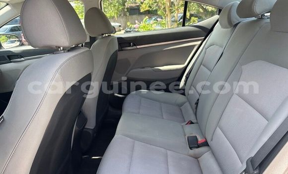 Acheter Occasion Voiture Hyundai Elantra Blanc à Conakry, Conakry Acheter Occasion Voiture Hyundai Elantra Blanc à Conakry, Conakry