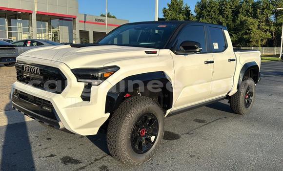 Buy Used Toyota Tacoma White Car in Conakry in Conakry Buy Used Toyota Tacoma White Car in Conakry in Conakry