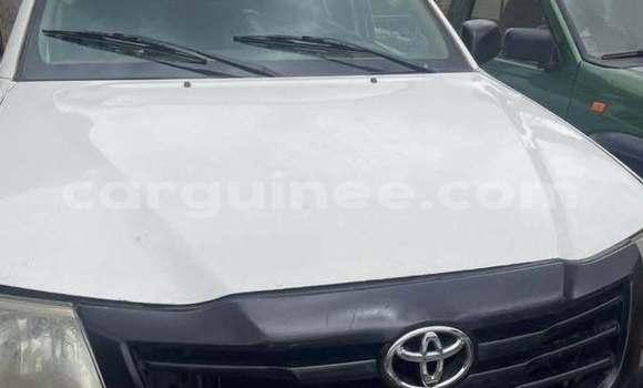 Acheter Occasion Voiture Toyota Hilux Blanc à Conakry, Conakry Acheter Occasion Voiture Toyota Hilux Blanc à Conakry, Conakry