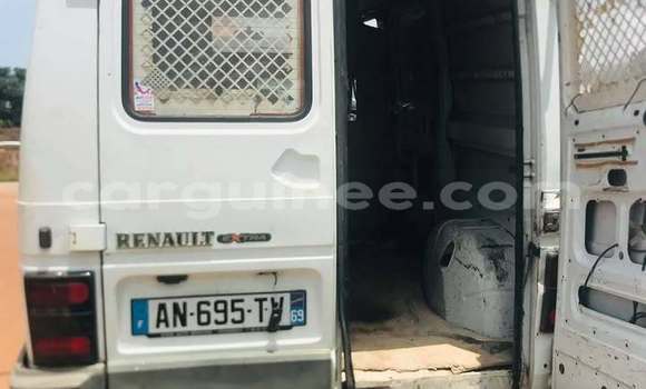 Acheter Occasion Voiture Renault Trafic Blanc à Conakry, Conakry Acheter Occasion Voiture Renault Trafic Blanc à Conakry, Conakry