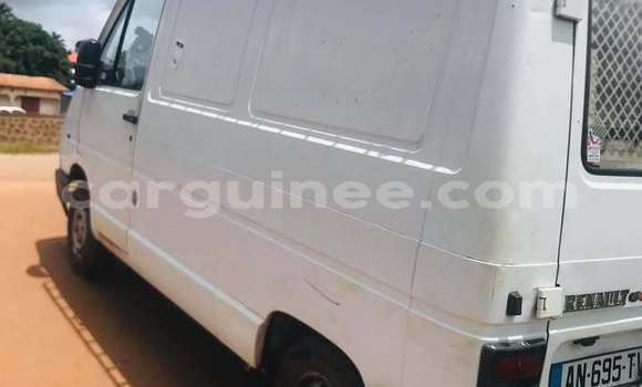 Acheter Occasion Voiture Renault Trafic Blanc à Conakry, Conakry Acheter Occasion Voiture Renault Trafic Blanc à Conakry, Conakry
