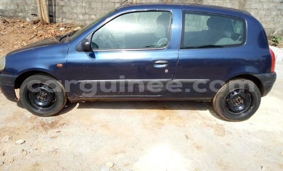 Buy Used Renault Clio Blue Car in Conakry in Conakry Buy Used Renault Clio Blue Car in Conakry in Conakry
