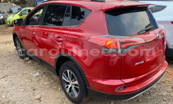 Acheter Occasion Voiture Toyota RAV4 Rouge à Conakry, Conakry Acheter Occasion Voiture Toyota RAV4 Rouge à Conakry, Conakry