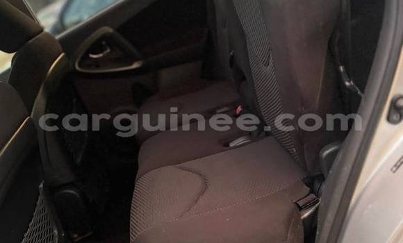 Acheter Occasion Voiture Toyota RAV4 Gris à Conakry, Conakry Acheter Occasion Voiture Toyota RAV4 Gris à Conakry, Conakry