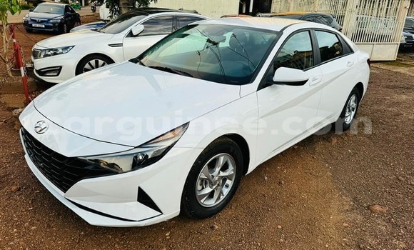Acheter Occasion Voiture Hyundai Elantra Blanc à Conakry, Conakry