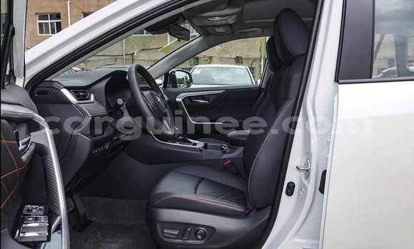 Acheter Neuf Voiture Toyota RAV4 Blanc à Conakry, Conakry Acheter Neuf Voiture Toyota RAV4 Blanc à Conakry, Conakry